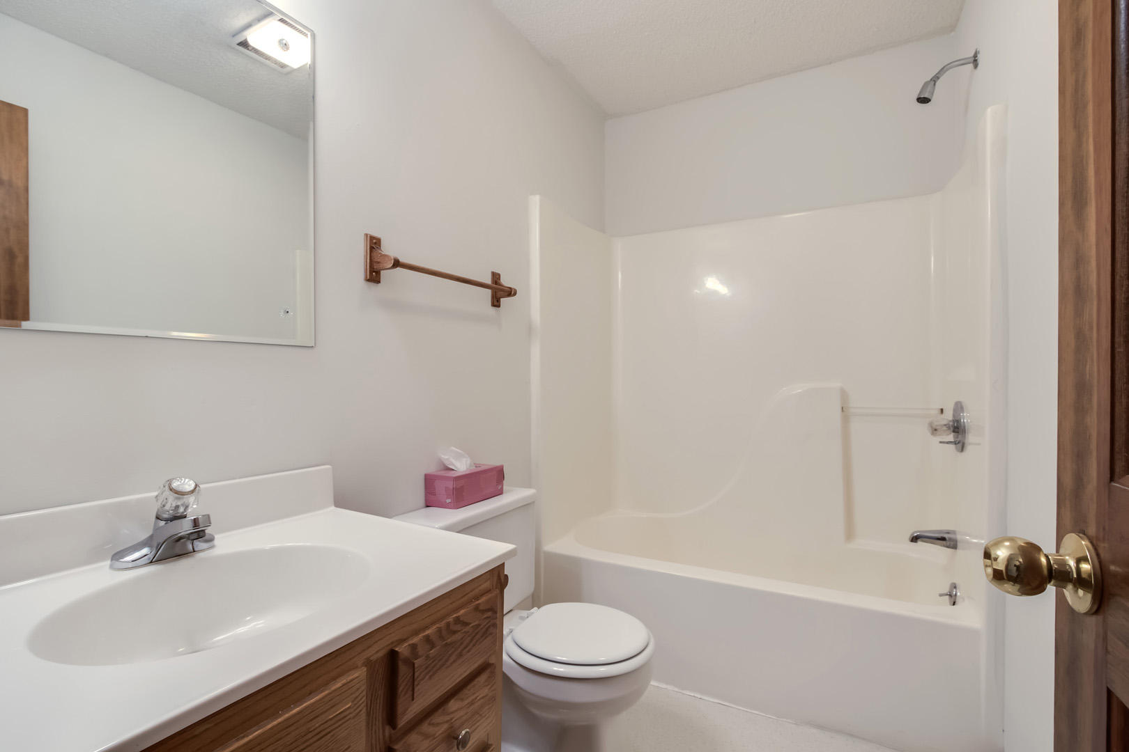 175 Suddath Road Harriman, TN 37748 - Photo 28 of 39 28_SuddathRoad_175_GueestBath