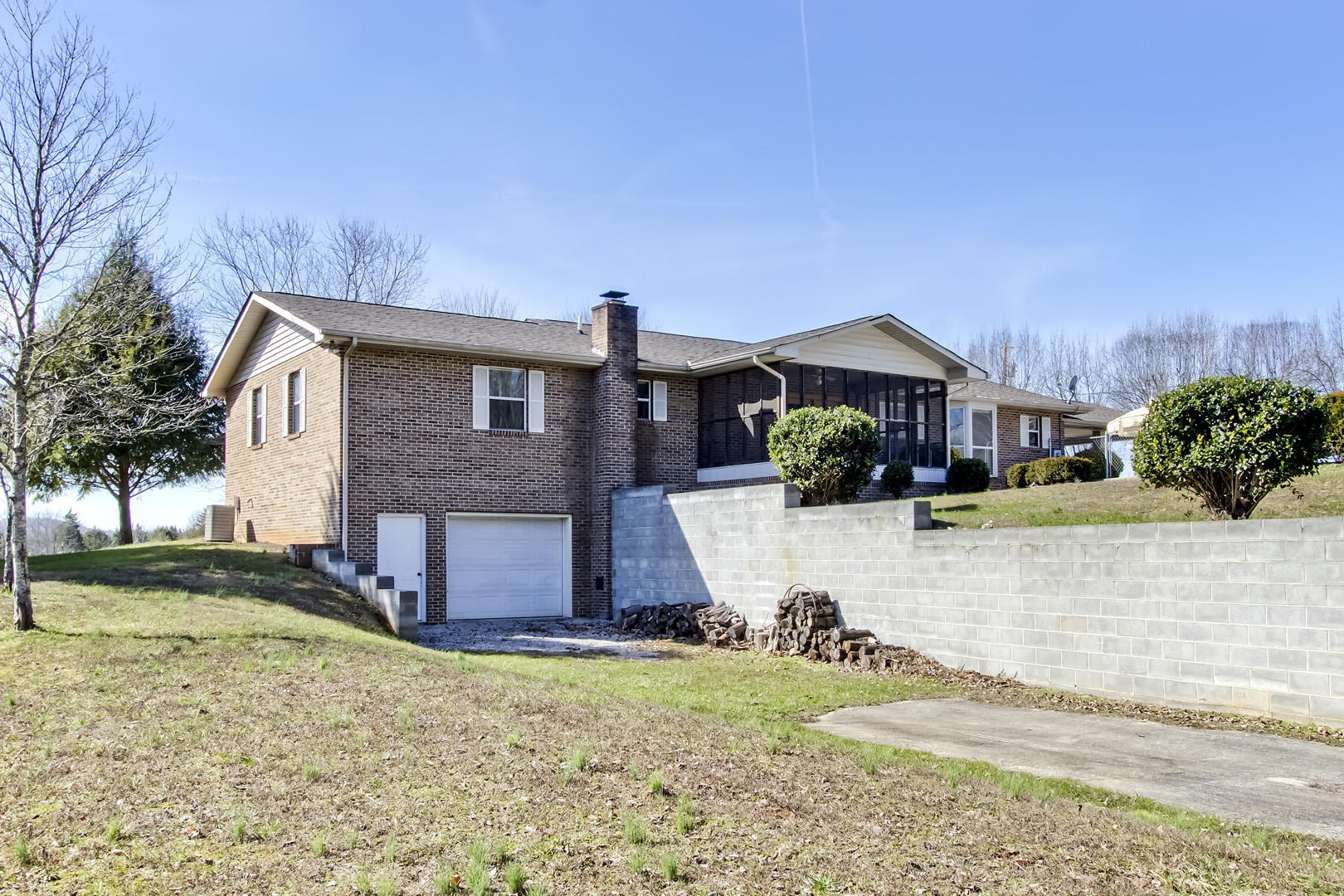 175 Suddath Road Harriman, TN 37748 - Photo 32 of 39 32_SuddathRoad_175_Back-LowerGarage
