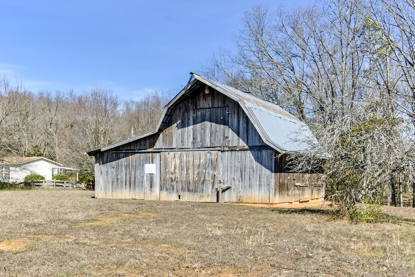 175 Suddath Road Harriman, TN 37748 - Photo 36 of 39 36_SuddathRoad_175_HorseBarn