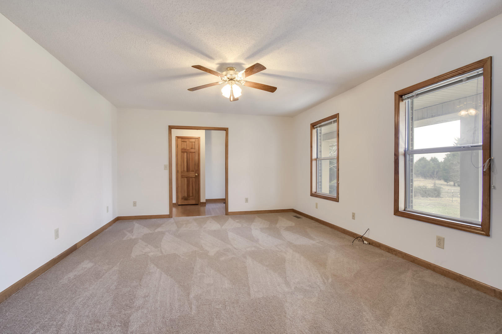 175 Suddath Road Harriman, TN 37748 - Photo 7 of 39 07_SuddathRoad_175_Living02