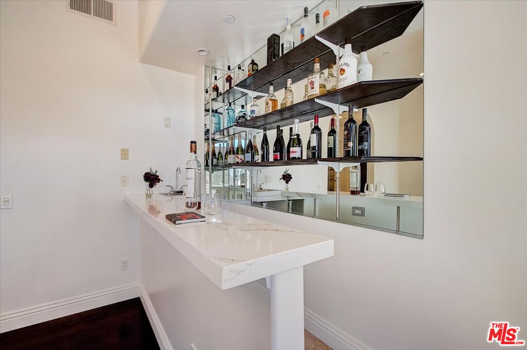 3760 Longview Valley Road Sherman Oaks, CA 91423 - Photo 12 of 53 Gallery Image 12