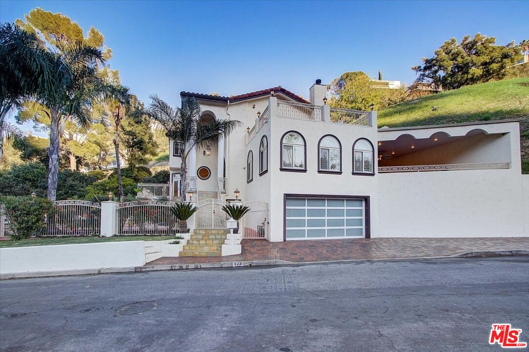 3760 Longview Valley Road Sherman Oaks, CA 91423 - Photo 13 of 53 Gallery Image 13