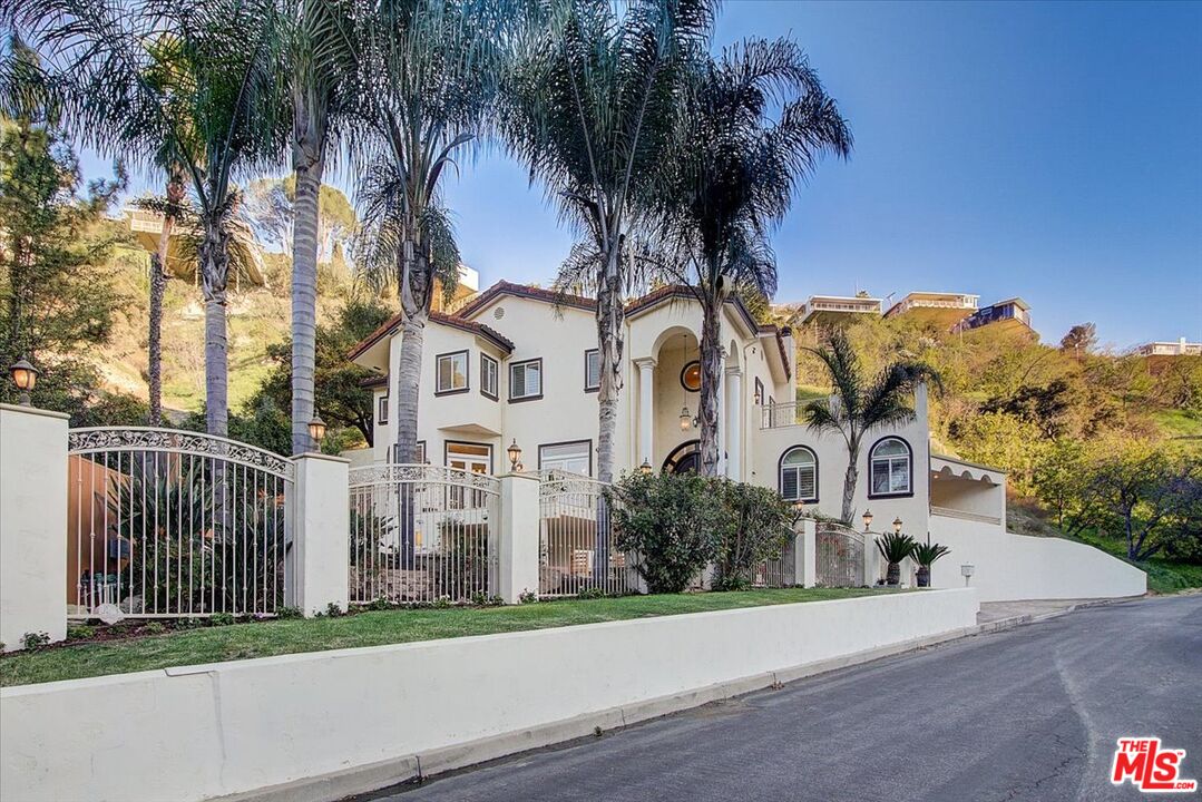 3760 Longview Valley Road Sherman Oaks, CA 91423 - Photo 14 of 53 Gallery Image 14
