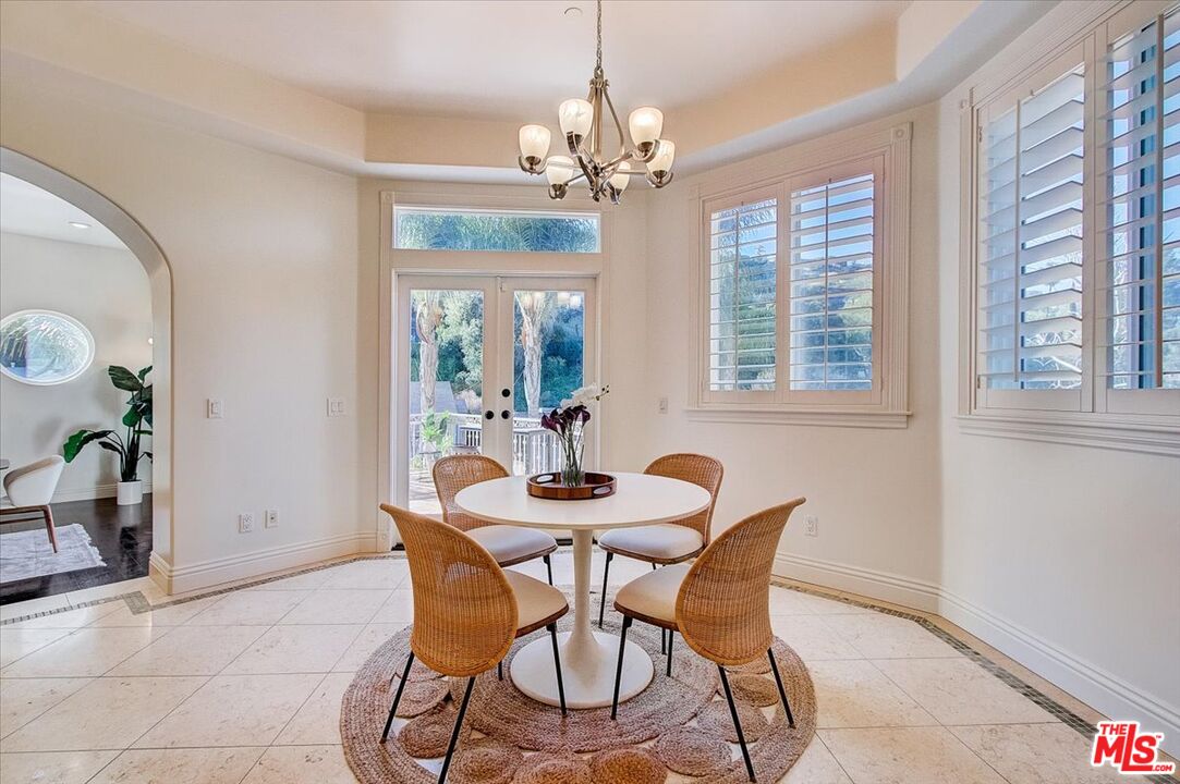 3760 Longview Valley Road Sherman Oaks, CA 91423 - Photo 16 of 53 Gallery Image 16