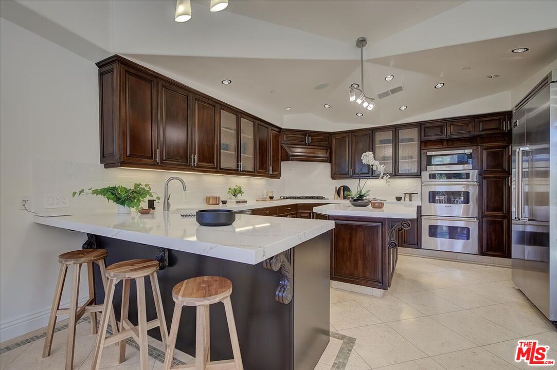 3760 Longview Valley Road Sherman Oaks, CA 91423 - Photo 19 of 53 Gallery Image 19