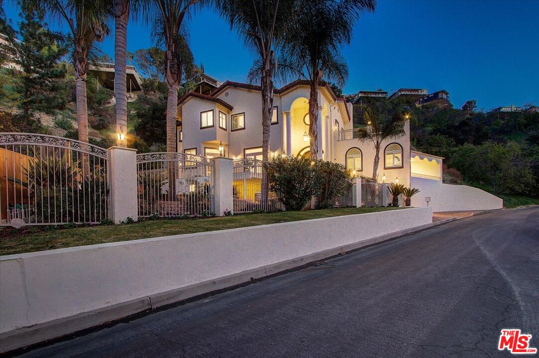 3760 Longview Valley Road Sherman Oaks, CA 91423 - Photo 2 of 53 Gallery Image 2