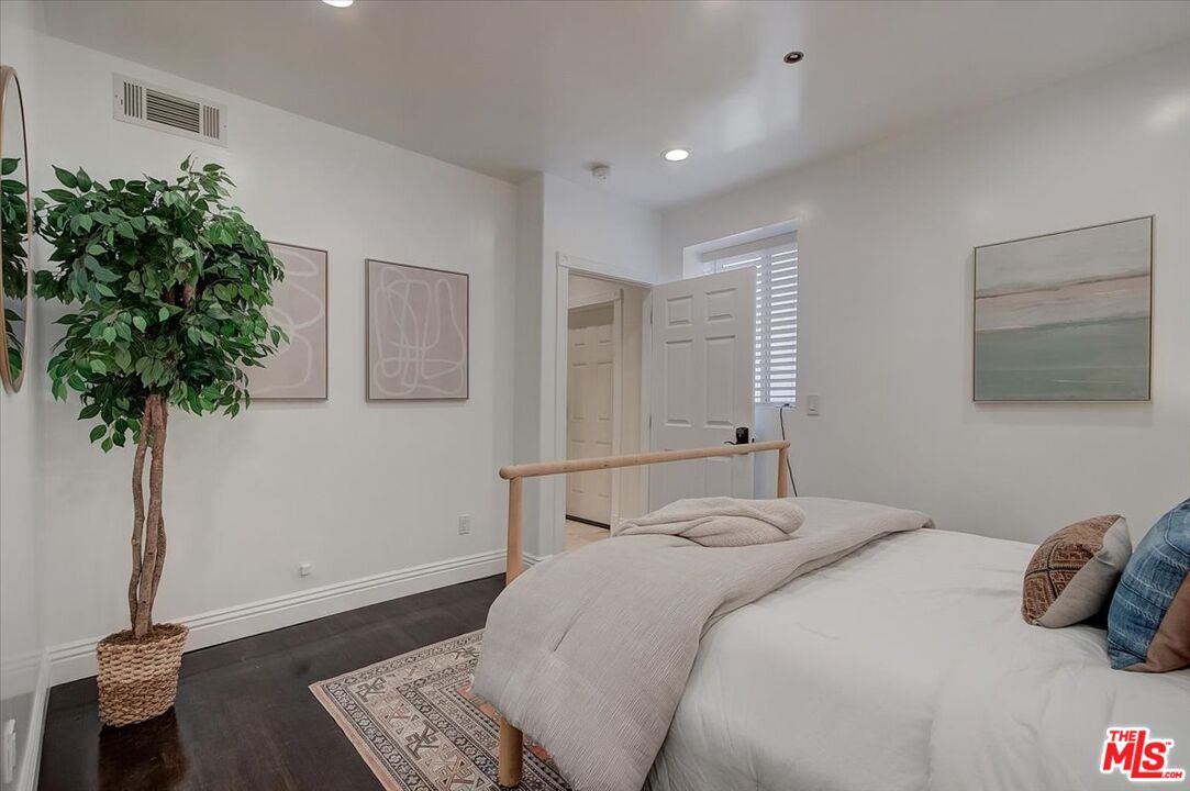 3760 Longview Valley Road Sherman Oaks, CA 91423 - Photo 25 of 53 Gallery Image 25
