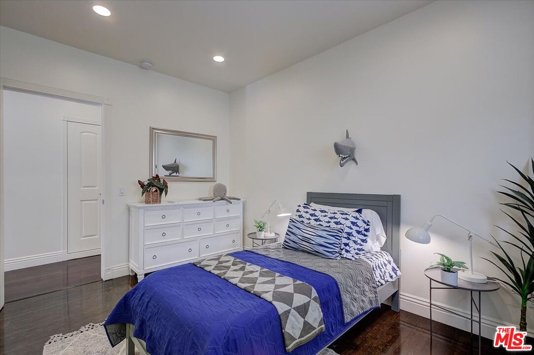 3760 Longview Valley Road Sherman Oaks, CA 91423 - Photo 30 of 53 Gallery Image 30