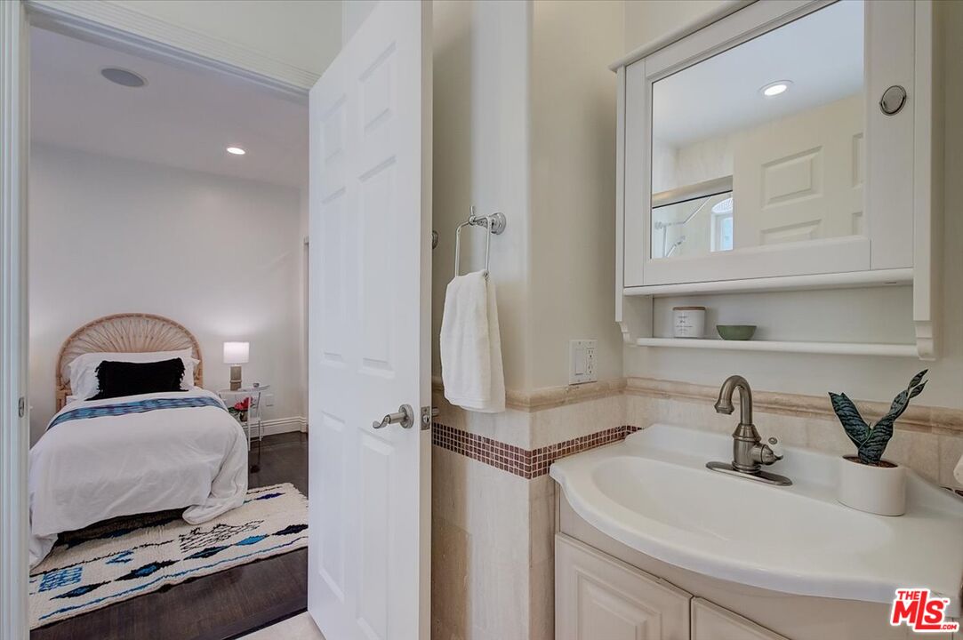 3760 Longview Valley Road Sherman Oaks, CA 91423 - Photo 33 of 53 Gallery Image 33