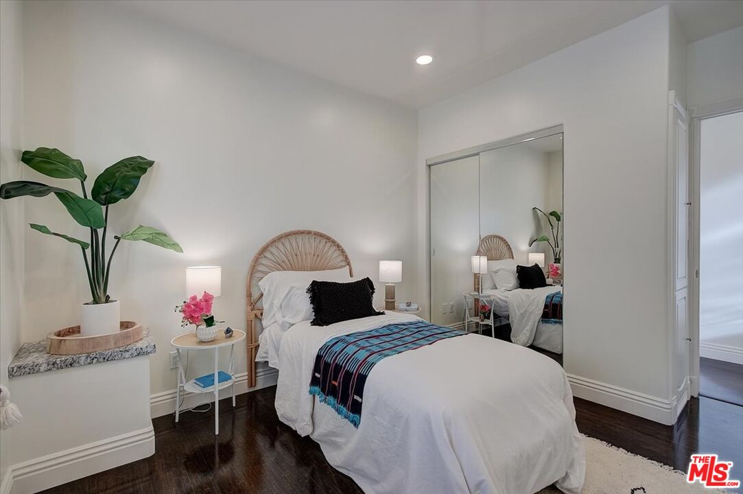 3760 Longview Valley Road Sherman Oaks, CA 91423 - Photo 34 of 53 Gallery Image 34