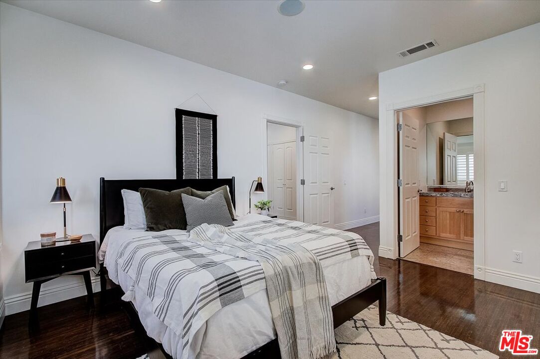 3760 Longview Valley Road Sherman Oaks, CA 91423 - Photo 36 of 53 Gallery Image 36