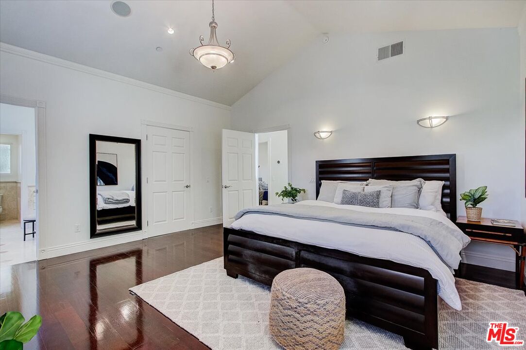 3760 Longview Valley Road Sherman Oaks, CA 91423 - Photo 43 of 53 Gallery Image 43