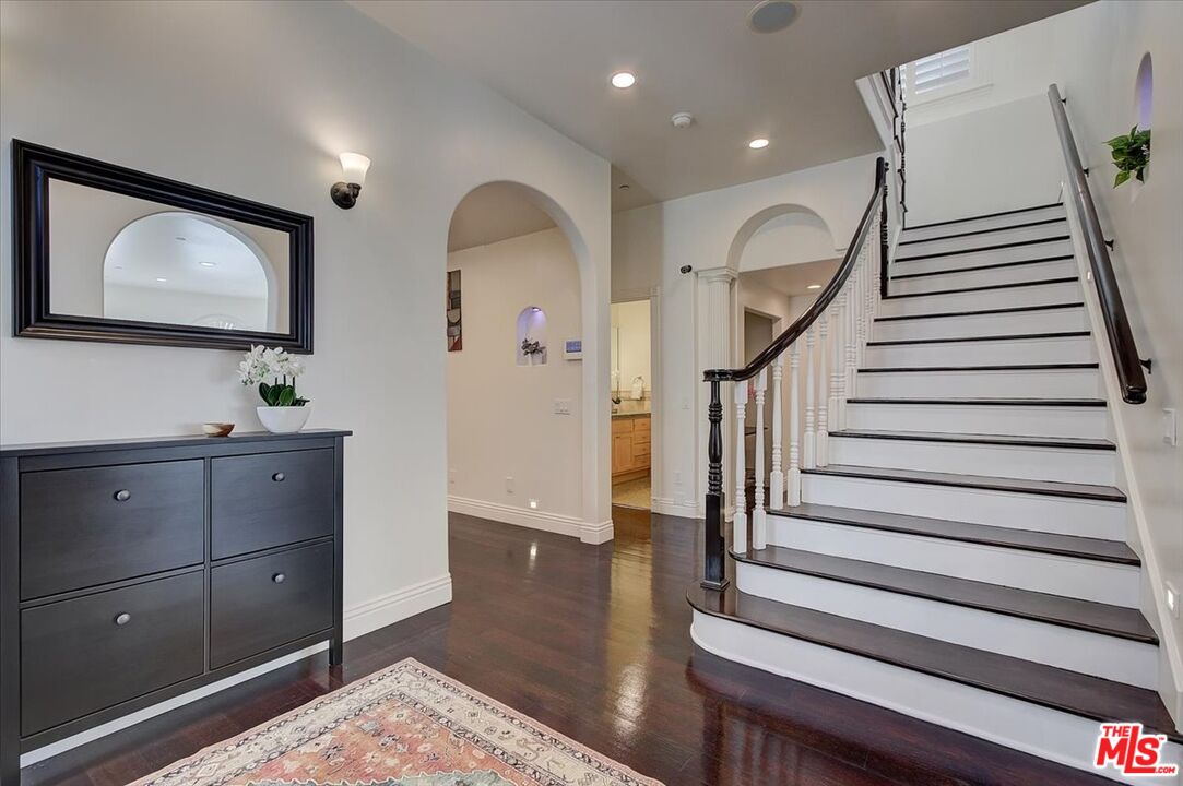 3760 Longview Valley Road Sherman Oaks, CA 91423 - Photo 6 of 53 Gallery Image 6