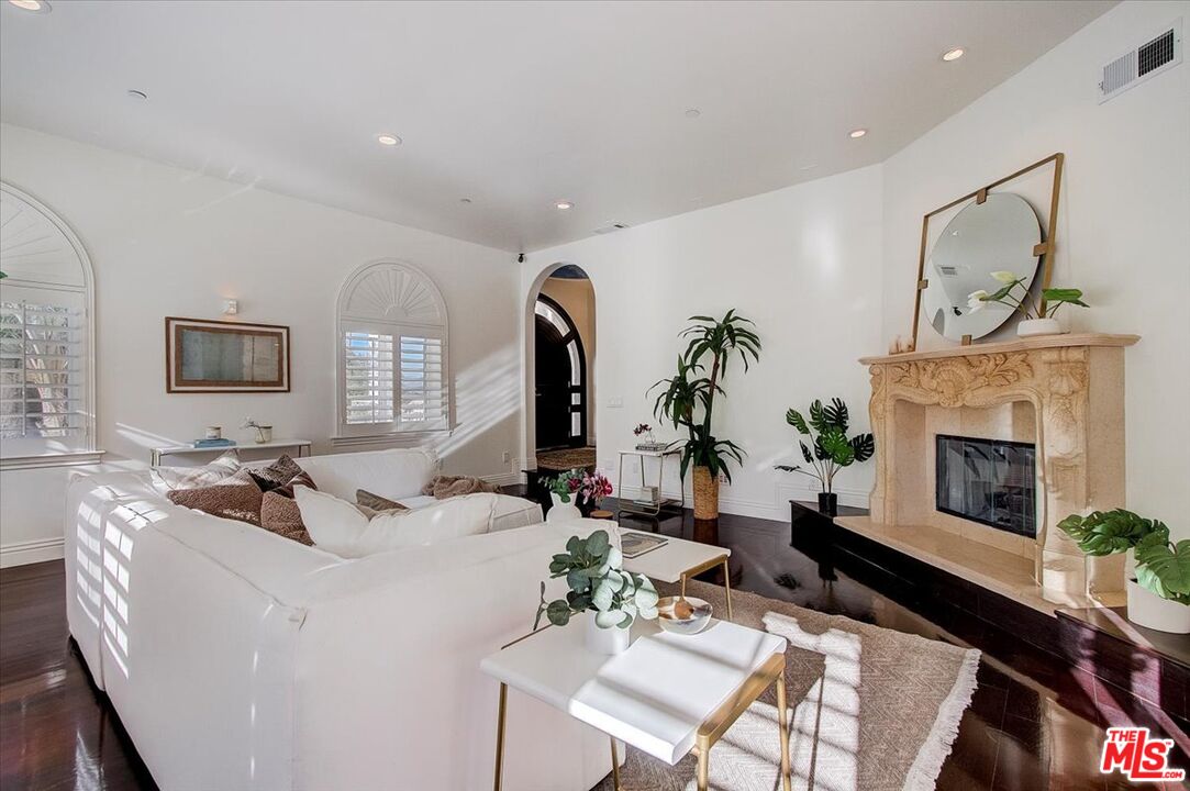 3760 Longview Valley Road Sherman Oaks, CA 91423 - Photo 7 of 53 Gallery Image 7