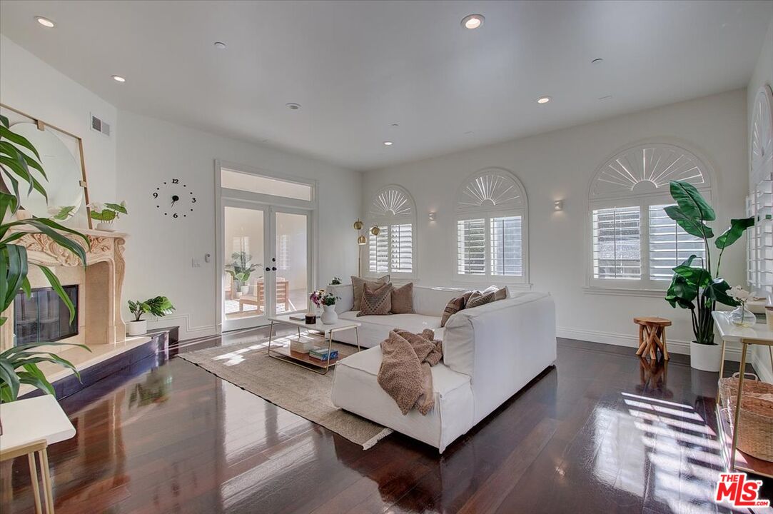 3760 Longview Valley Road Sherman Oaks, CA 91423 - Photo 8 of 53 Gallery Image 8