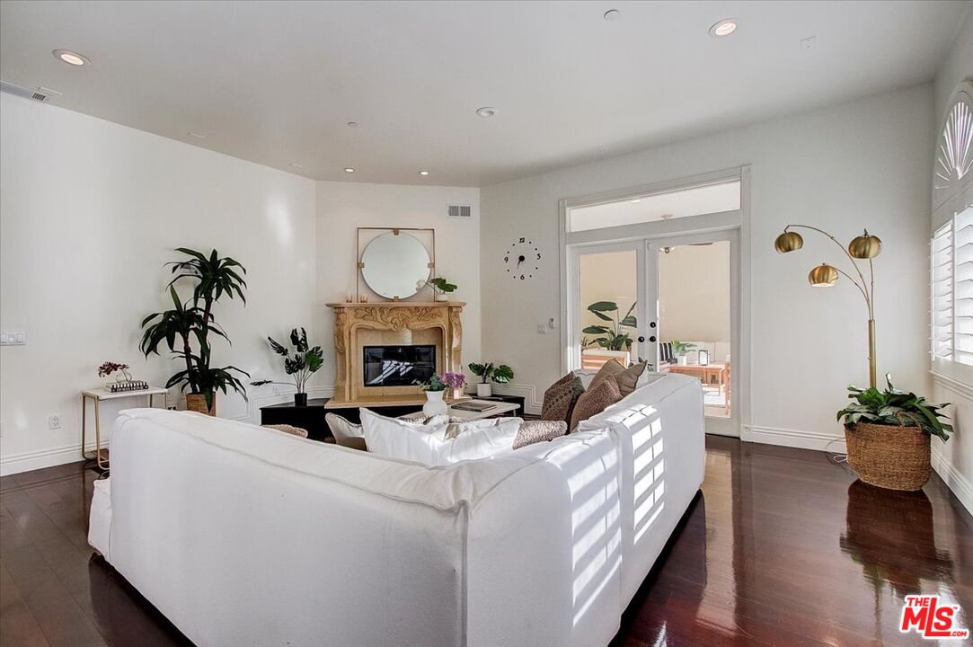 3760 Longview Valley Road Sherman Oaks, CA 91423 - Photo 9 of 53 Gallery Image 9