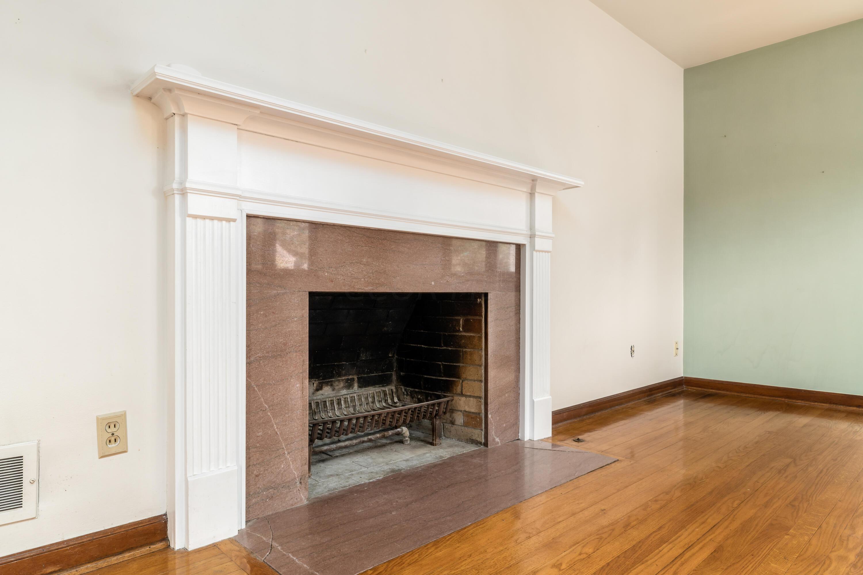 2056 Inchcliff Road Columbus, OH 43221 - Photo 9 of 52 014_ Rd Columbus OH 43221 USA