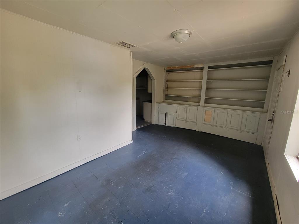 1290 Henson Lane, Unit 1 Bartow, FL 33830 - Photo 6 of 12 a view of an empty room and a window