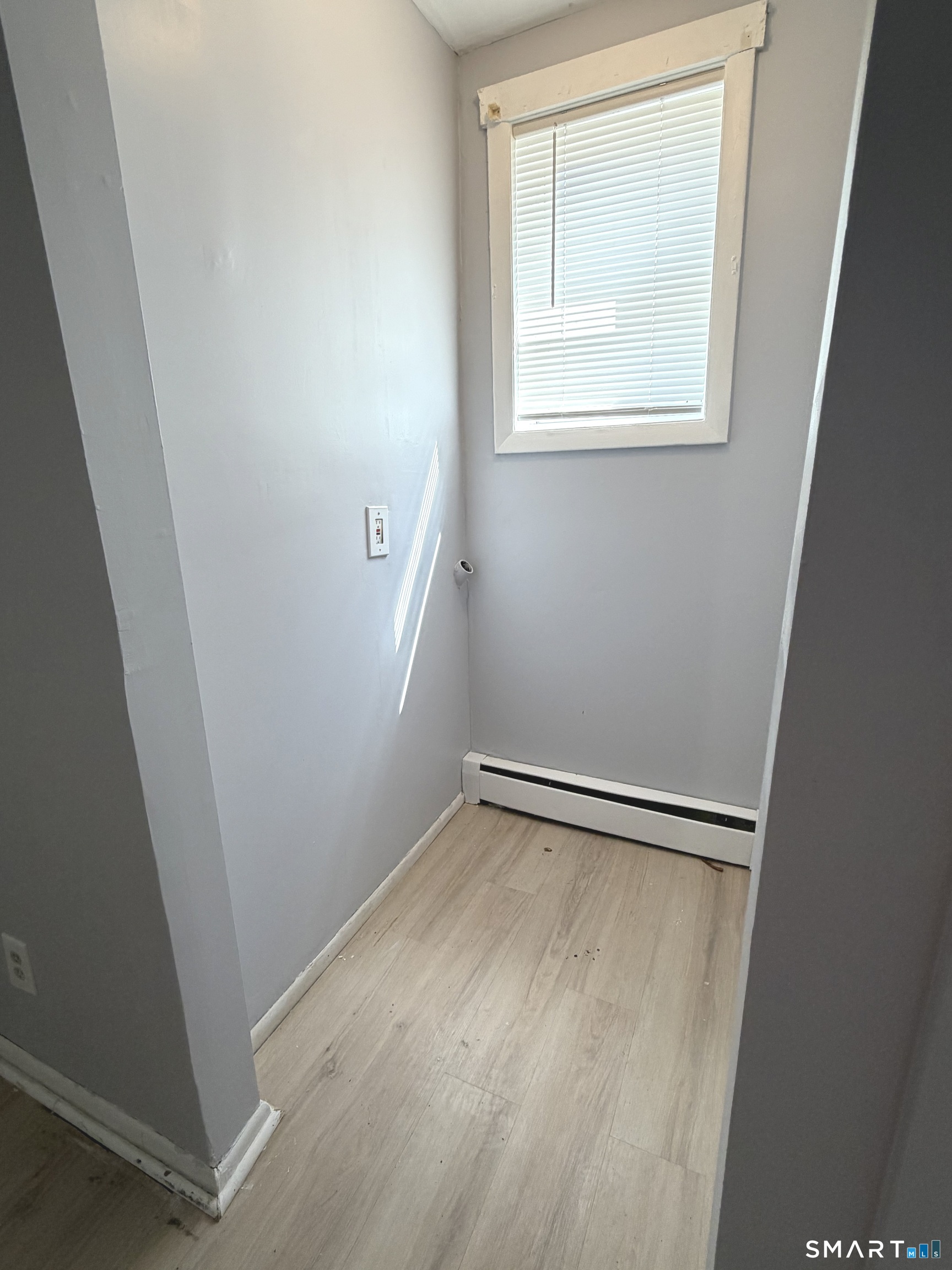 8 Lawrence Street Waterbury, CT 06708 - Photo 5 of 8 Gallery Image 5