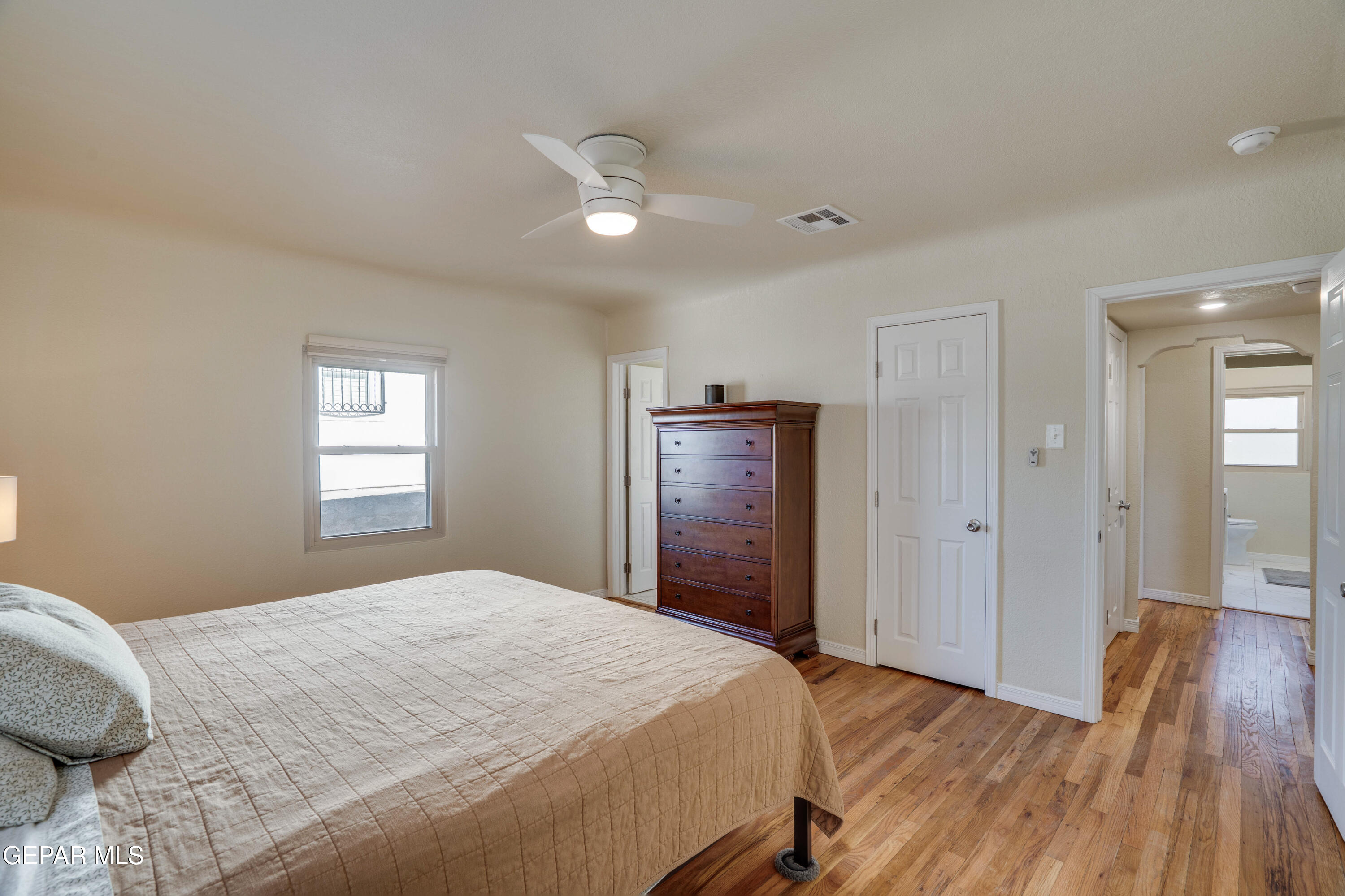 3324 North Stanton Street El Paso, TX 79902 - Photo 12 of 39 3324 N Stanton-13