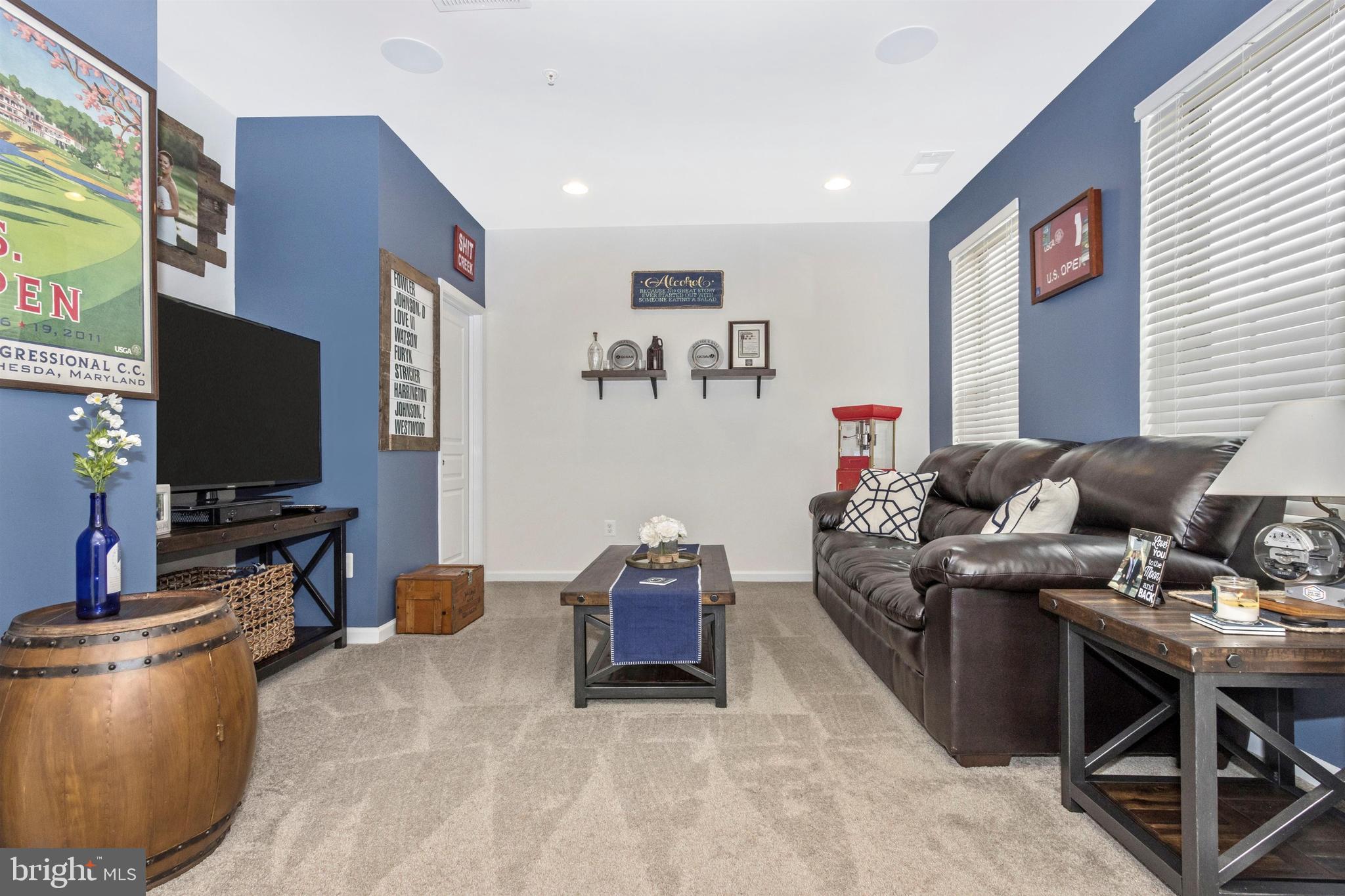 1st floor family room perfect for relaxing