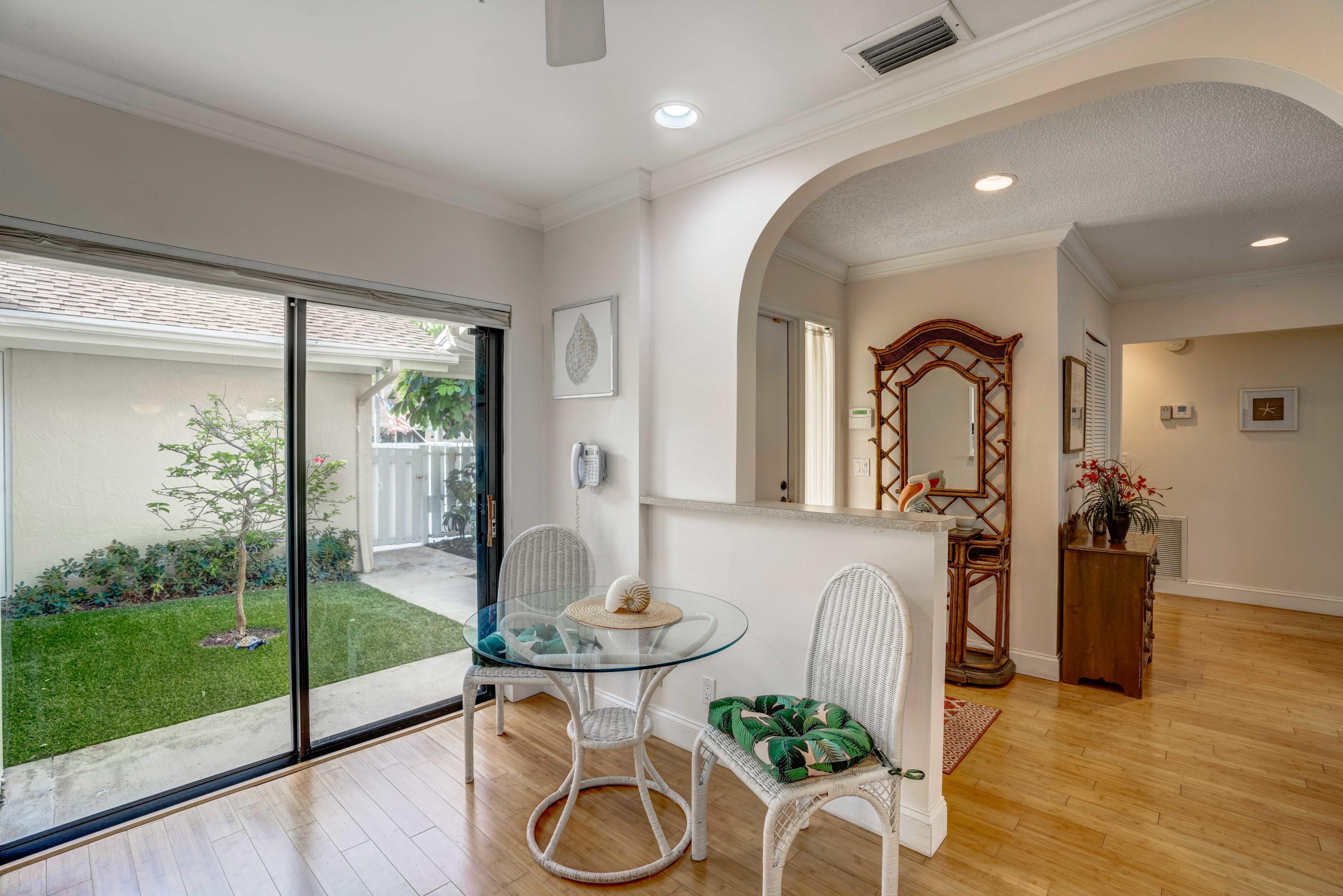 3673 Cape Pointe Circle Jupiter, FL 33477 - Photo 26 of 37 Kitchen with table
