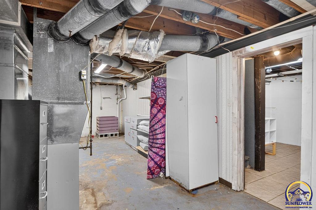 3115 Southwest 11th Street Topeka, KS 66604 - Photo 32 of 44