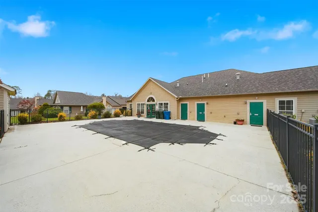 $529,900 | 831 B Wynnshire Drive, Hickory, NC 28601