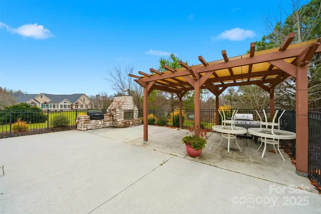 $529,900 | 831 B Wynnshire Drive, Hickory, NC 28601