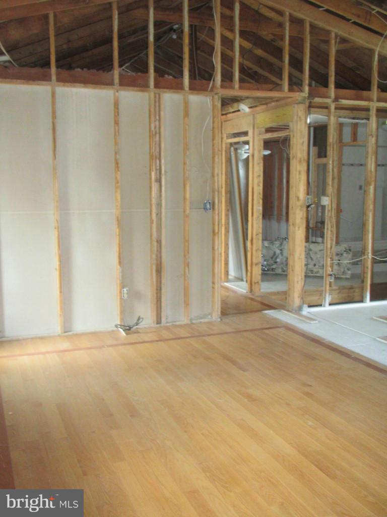 509 Nollmeyer Road Baltimore, MD 21220 - Photo 5 of 11 Living Room