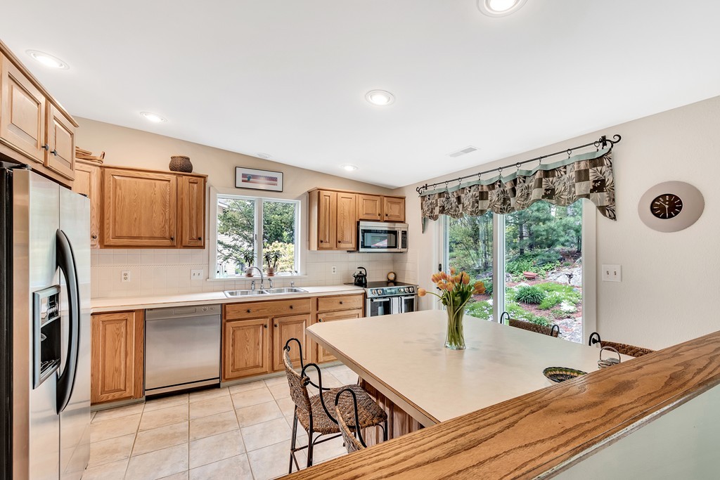 57 Colburn Road Reading, MA 01867 - Photo 6 of 20 Gallery Image 6