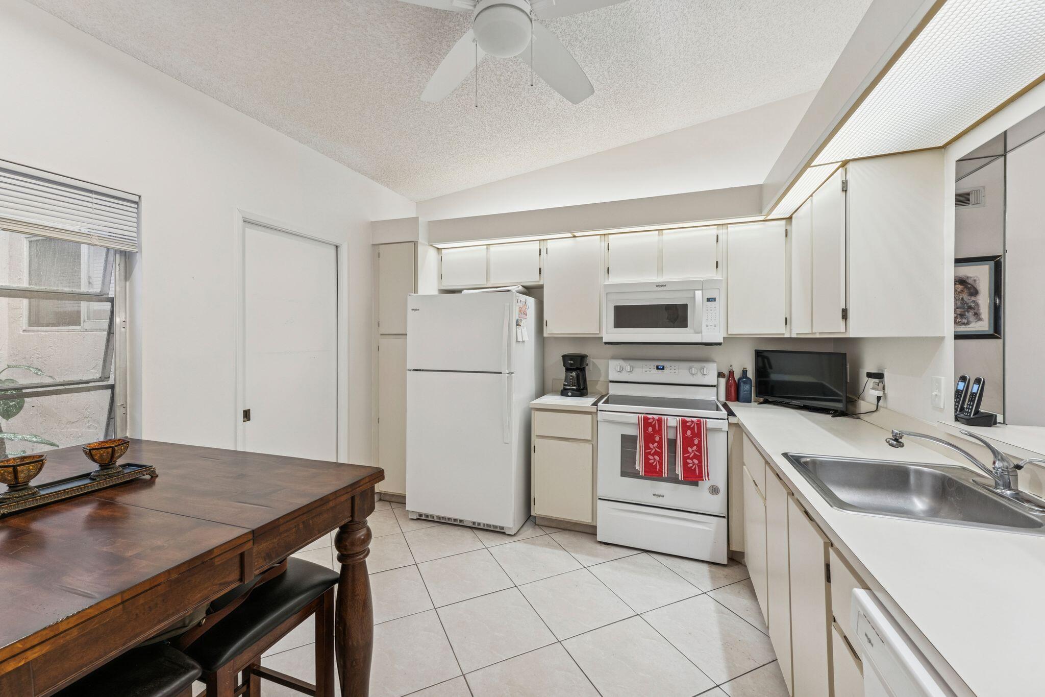 8236 Summerbreeze Lane Boca Raton, FL 33496 - Photo 10 of 23 mls_8236 Summerbreeze Lane 15