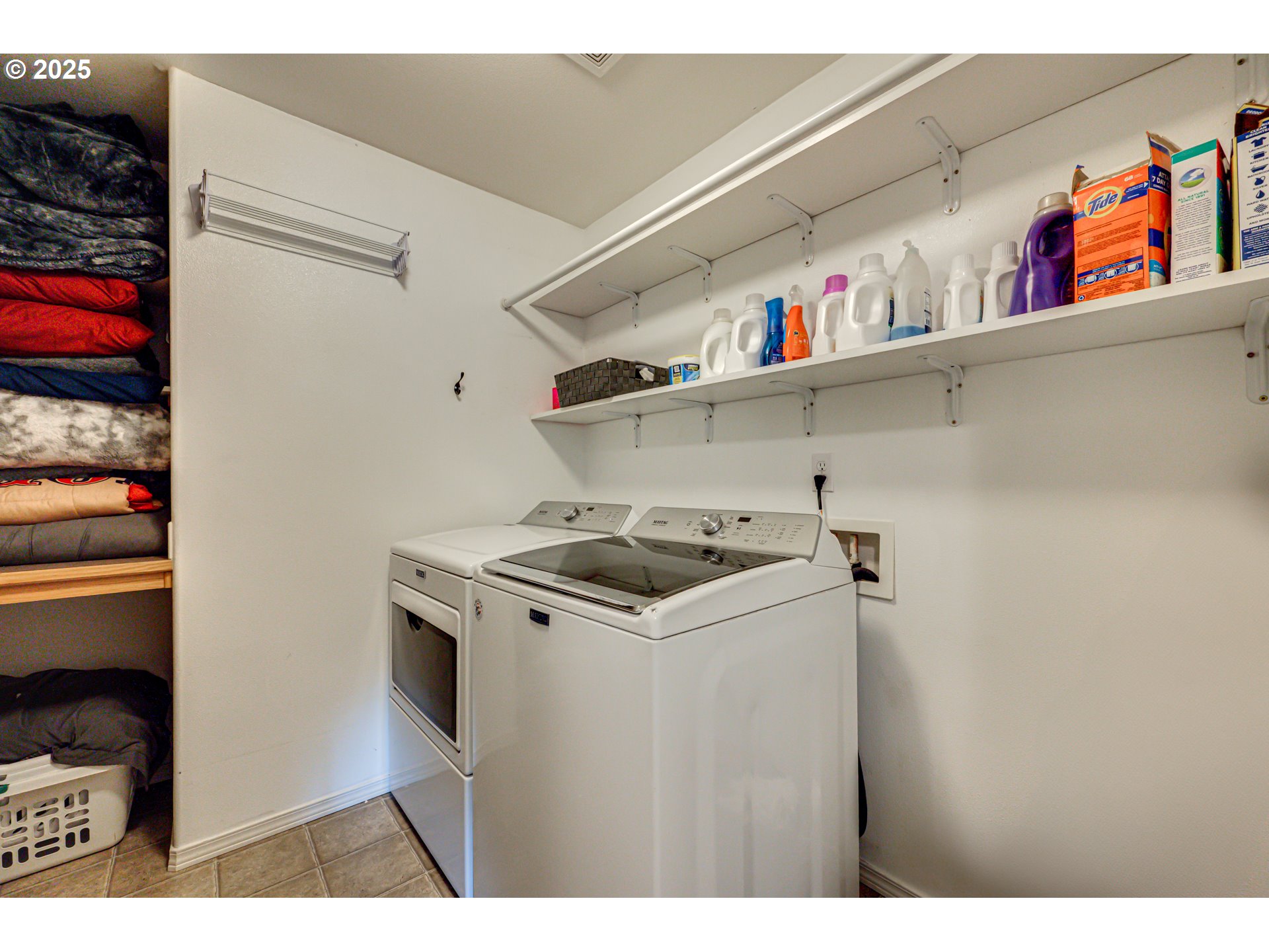 1825 North 9th Way Ridgefield, WA 98642 - Photo 20 of 30 a utility room with dryer and washer