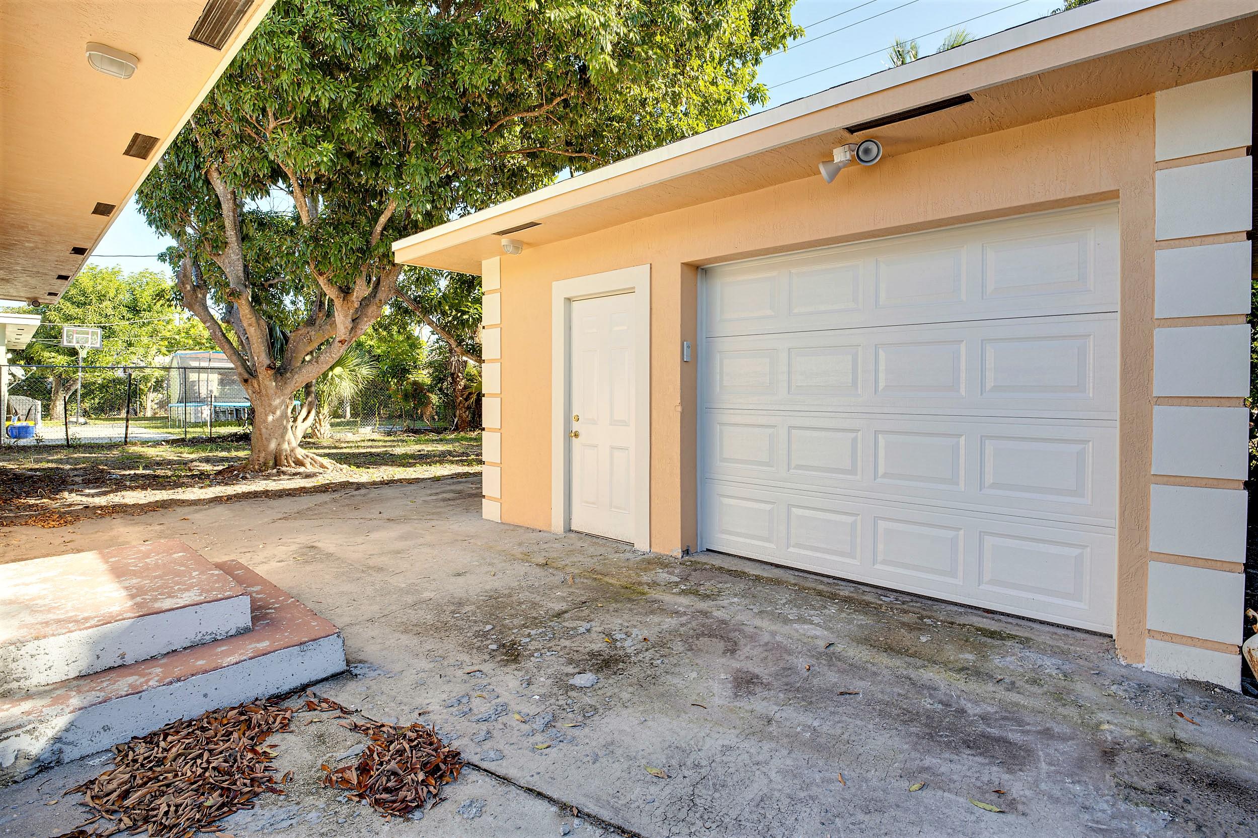 341 West 27th Street Riviera Beach, FL 33404 - Photo 29 of 38 341 W 27th St (29)