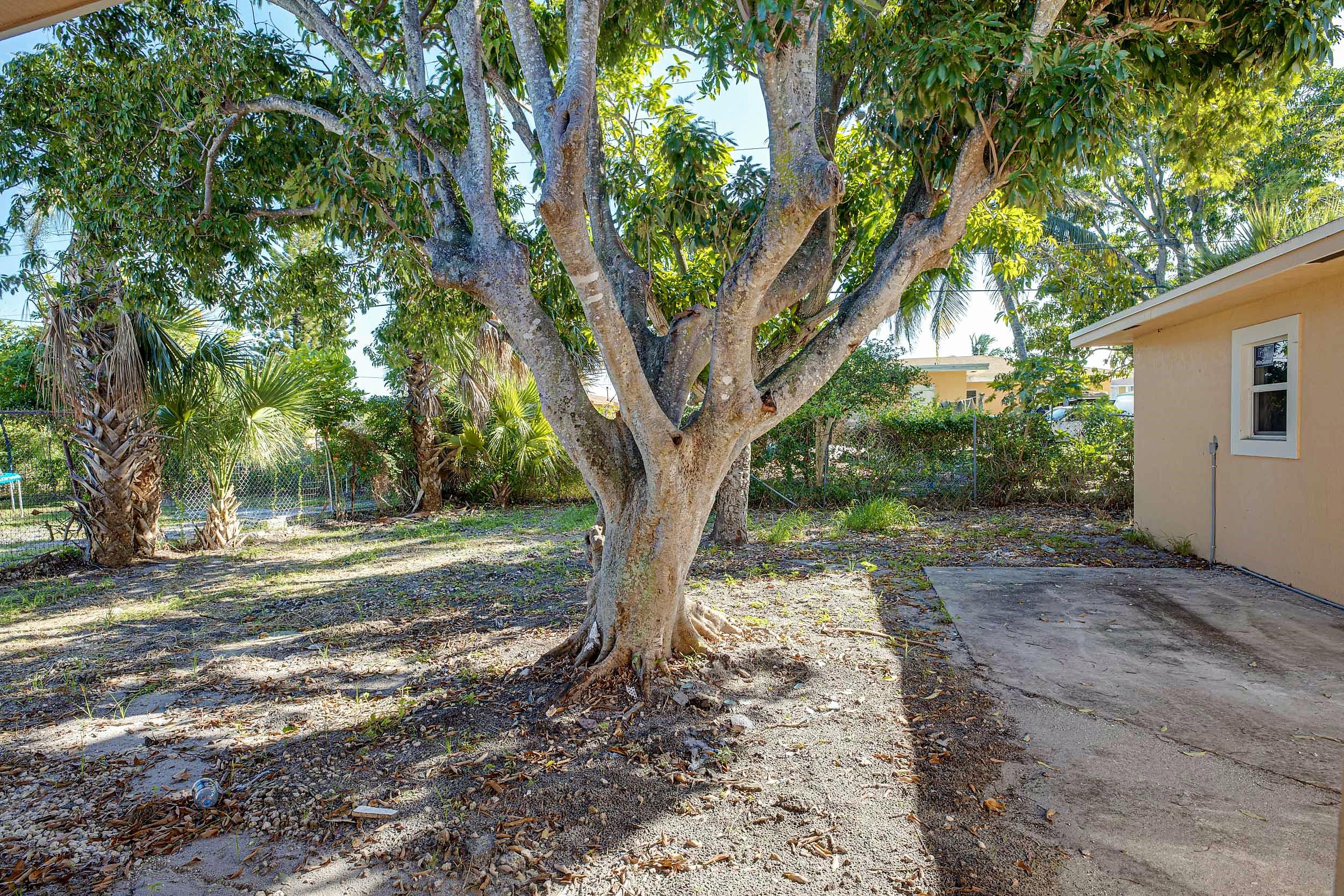 341 West 27th Street Riviera Beach, FL 33404 - Photo 35 of 38 341 W 27th St (35)