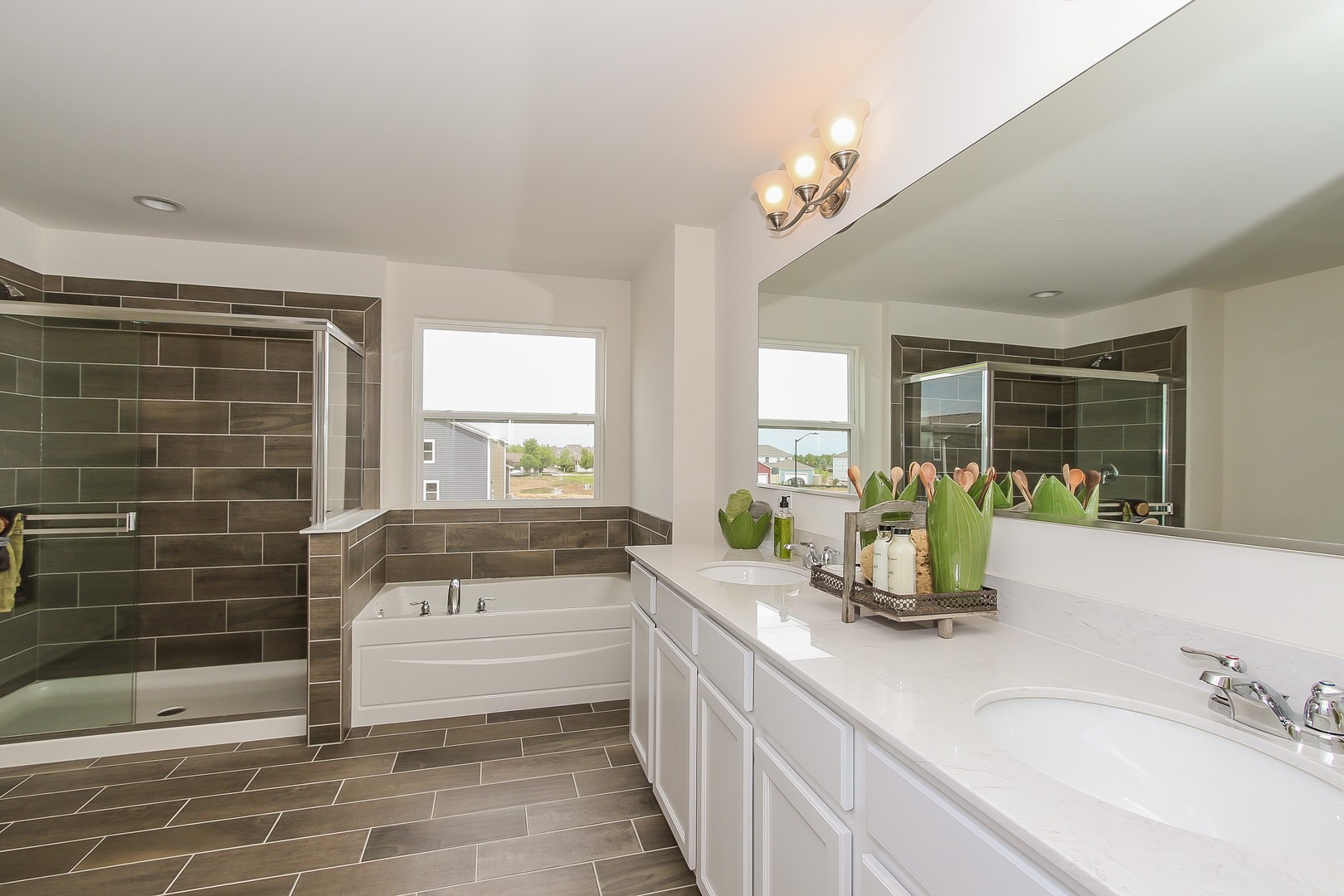 440 Radcliff Lane South Elgin, IL 60177 - Photo 24 of 31 a bathroom with a sink a large mirror and a bathtub