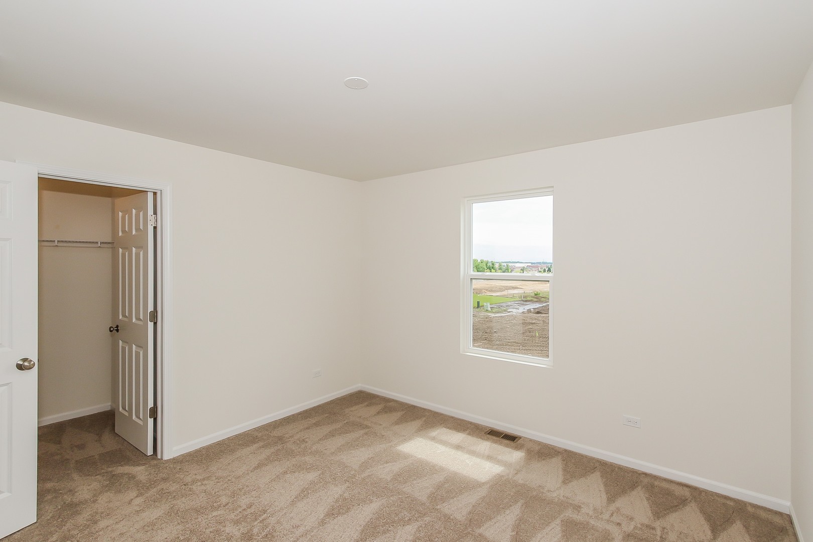 440 Radcliff Lane South Elgin, IL 60177 - Photo 29 of 31 an empty room with a window