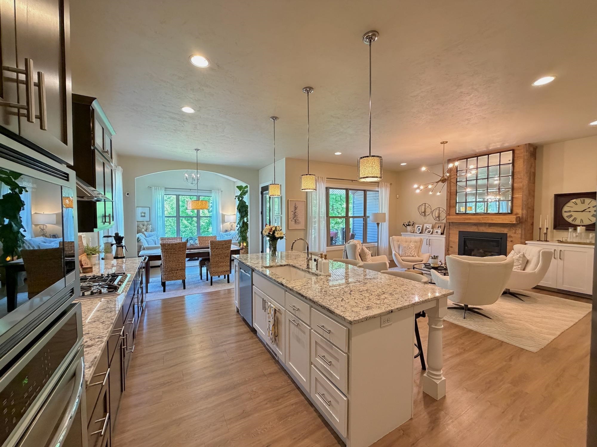 1104 South Forestbrook Lane Appleton, WI 54914 - Photo 2 of 24
