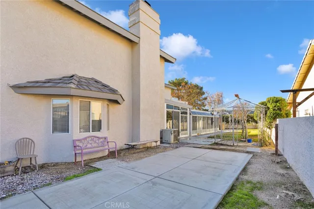 a view of a house with backyard and sitting area