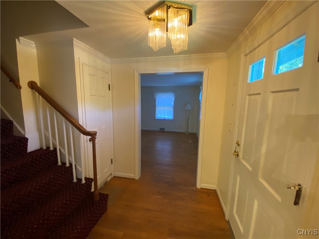 103 Paris Road New Hartford, NY 13413 - Photo 4 of 45