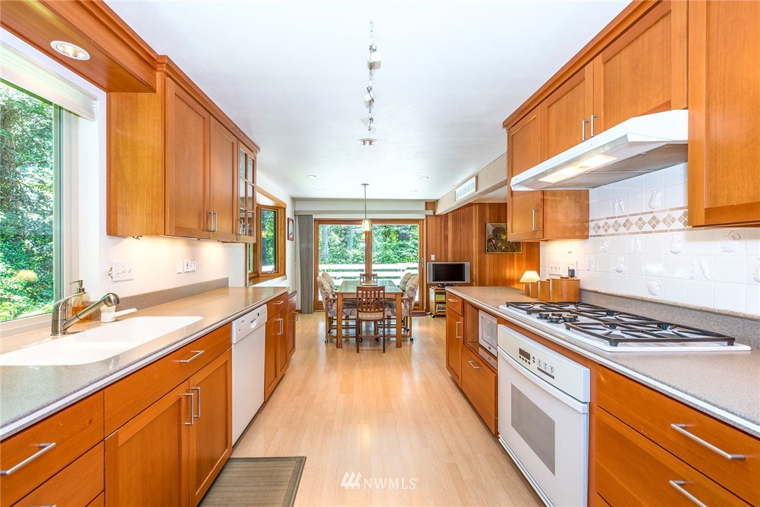 9038 Ridgeview Circle West Tacoma, WA 98466 - Photo 7 of 24 Gallery Image 7