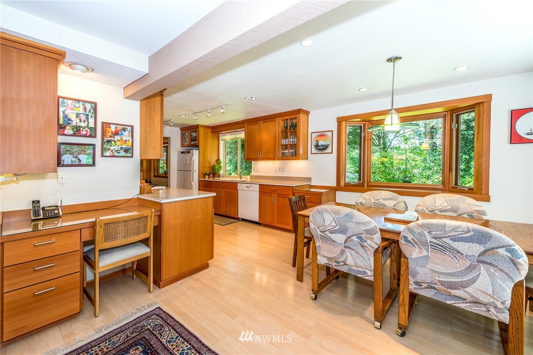 9038 Ridgeview Circle West Tacoma, WA 98466 - Photo 8 of 24 Gallery Image 8