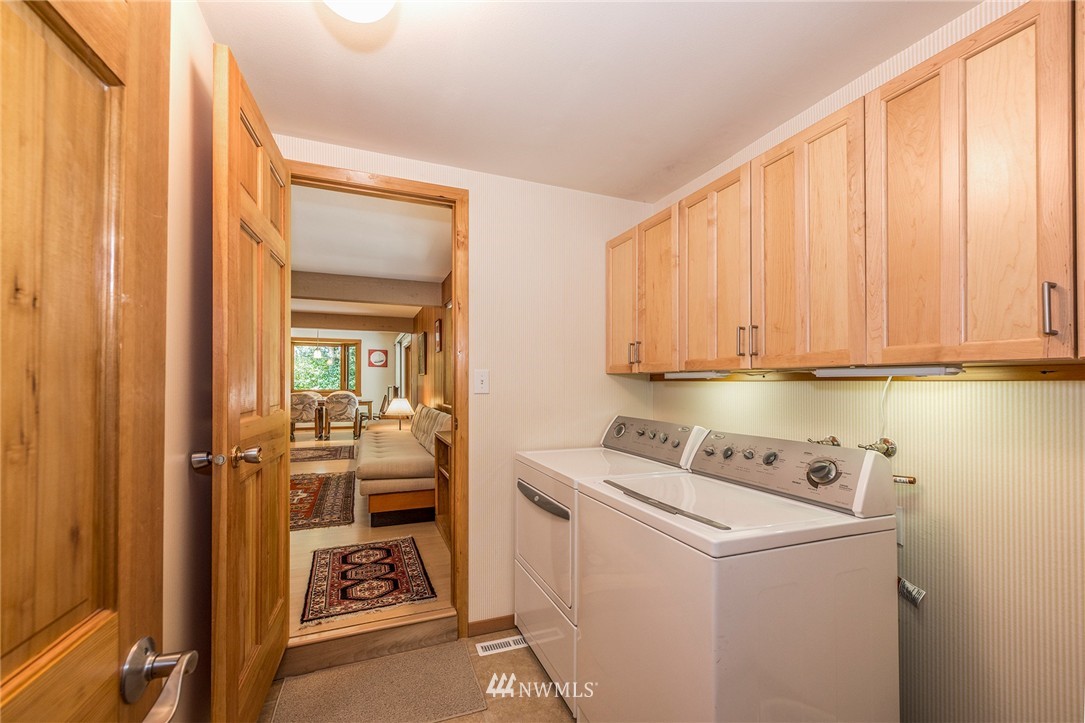 9038 Ridgeview Circle West Tacoma, WA 98466 - Photo 10 of 24 Gallery Image 10
