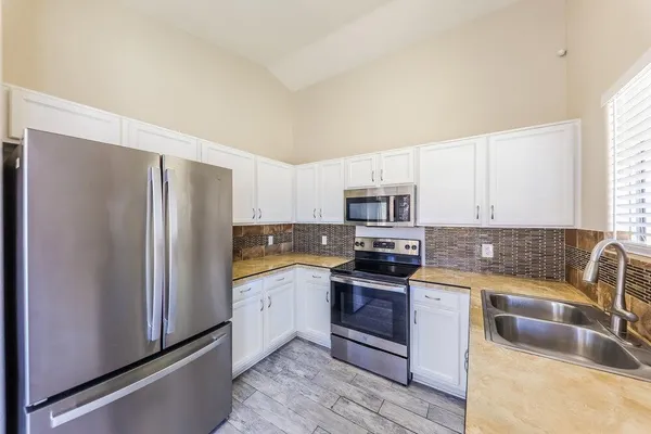 $2,080 | 21610 North 29th Drive, Phoenix, AZ 85027