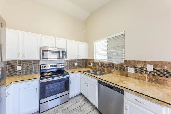 $2,080 | 21610 North 29th Drive, Phoenix, AZ 85027