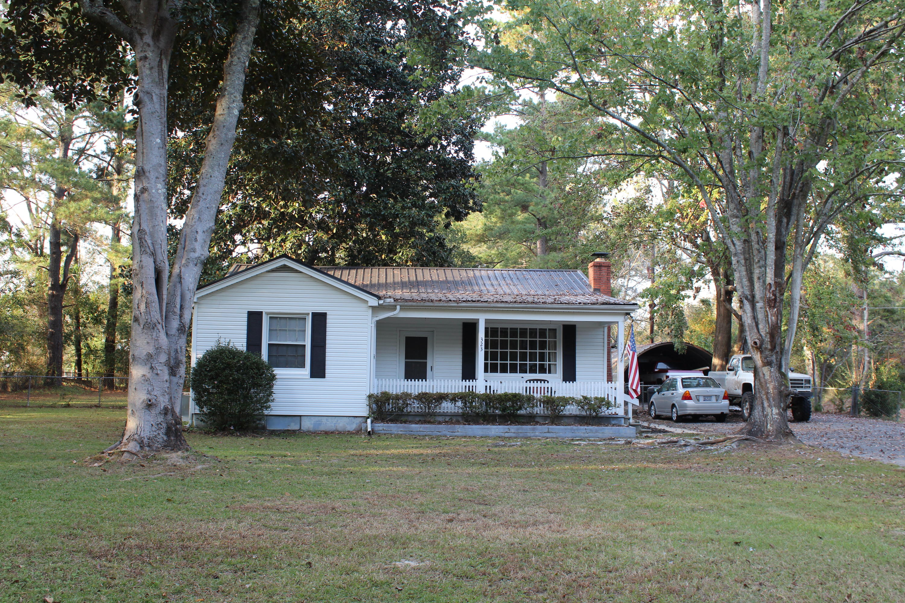 323 School Street Ridgeville, SC 29472 - Photo 2 of 20 IMG_1085