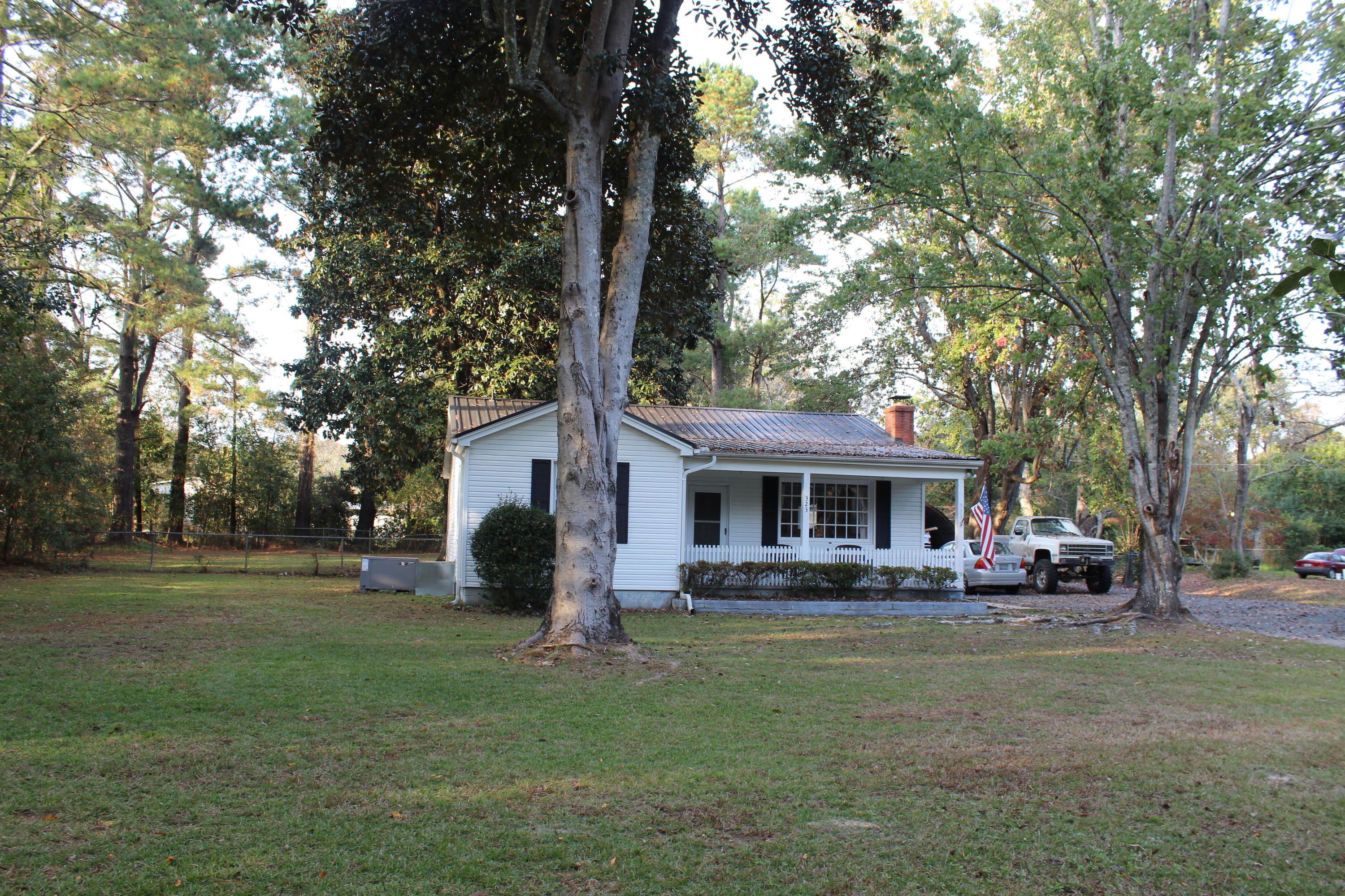 323 School Street Ridgeville, SC 29472 - Photo 3 of 20 IMG_1086