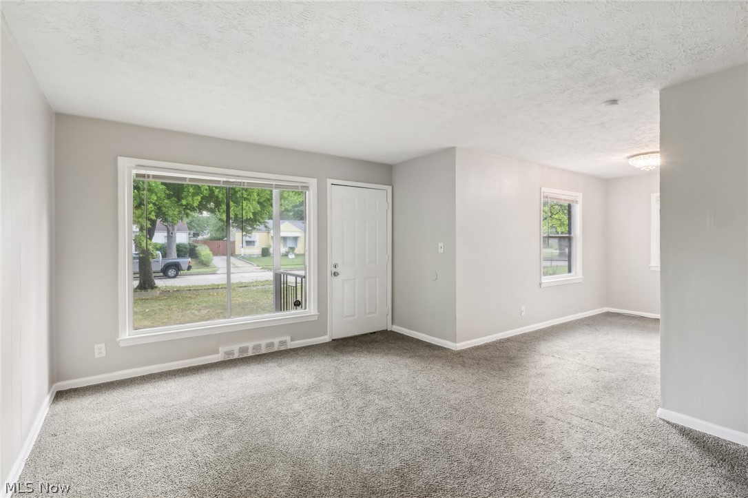 2422 Malden Road Cleveland, OH 44121 - Photo 6 of 35