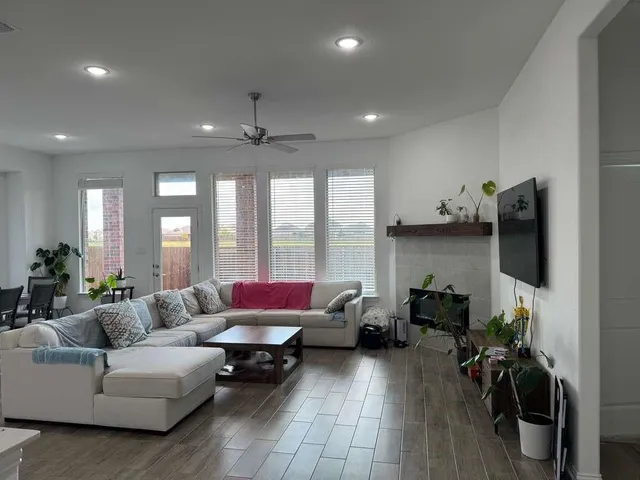 $2,595 | 217 Cherryvale Lane, Princeton, TX 75407