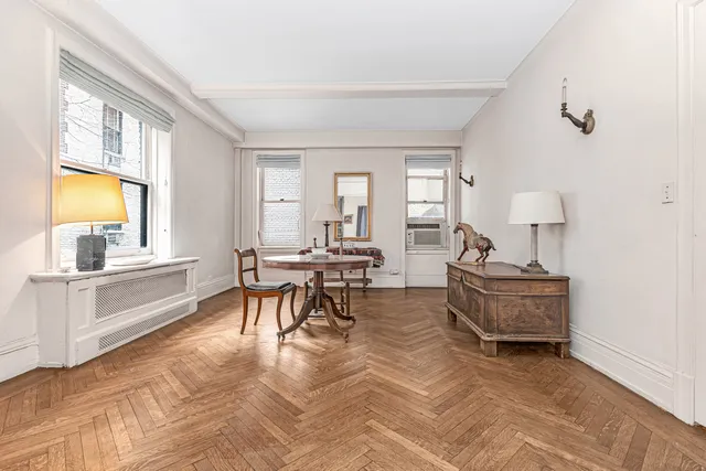 $1,395,000 | 45 East 62nd Street, Unit 2B | Lenox Hill